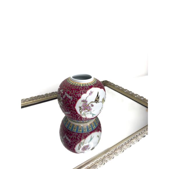 Vintage ginger jar, pink ginger jar with detailed flowers and a bird, Chinese - Picture 2 of 9